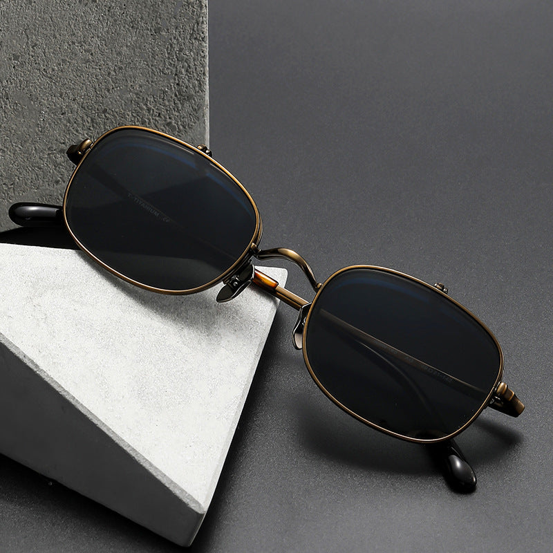 Fashionable And Retro Flip Glasses